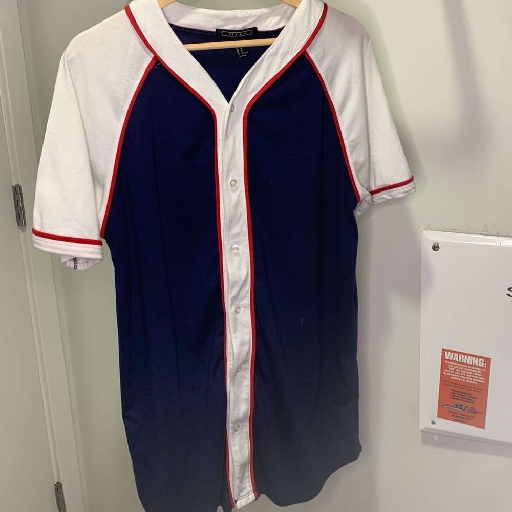 Medium Forever 21 Men's Baseball Helm Shirt